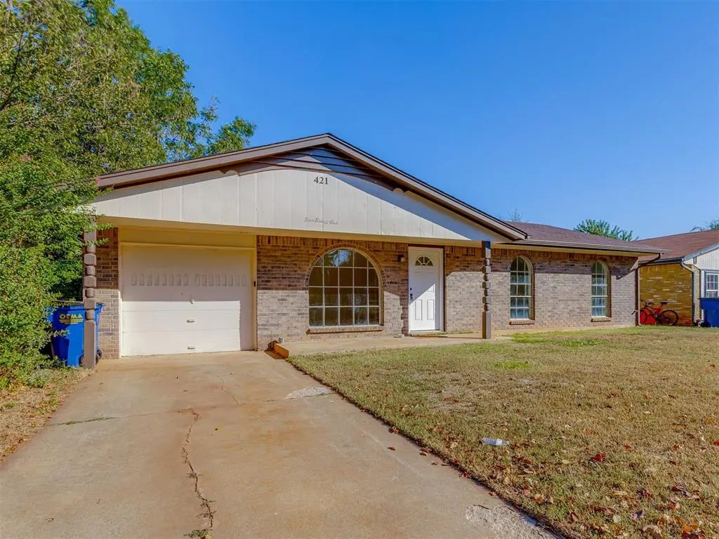 Residential Real Estate for Sale located in the neighborhood of Mustang Meadows Sec6, in the city of Mustang, OK