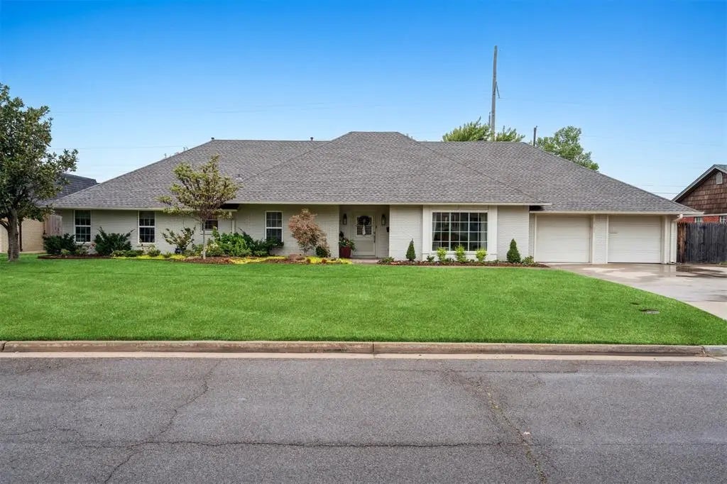 8701 Lakehurst Drive, Oklahoma City