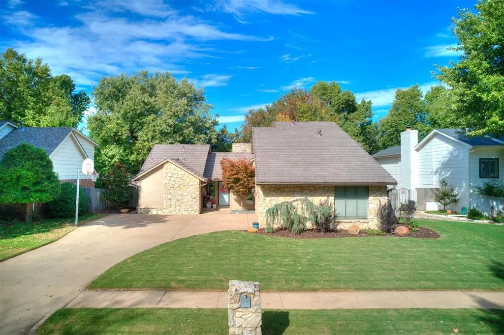 Residential Real Estate for Sale located in the neighborhood of Brookhaven 10, in the city of Norman, OK
