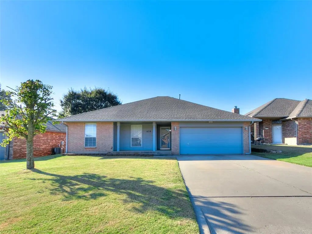 Residential Real Estate for Sale located in the neighborhood of Skyview Terrace, in the city of Moore, OK