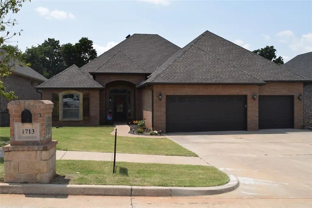Midwest City Real Estate - MLS # 1196804, Residential real estate for Sale in Rain Tree, MLS Listings # 1196804