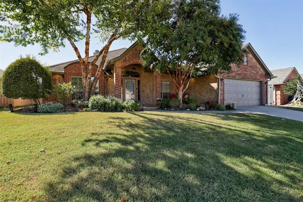 Residential Real Estate for Sale located in the neighborhood of Braden Park Ii, in the city of Oklahoma City, OK