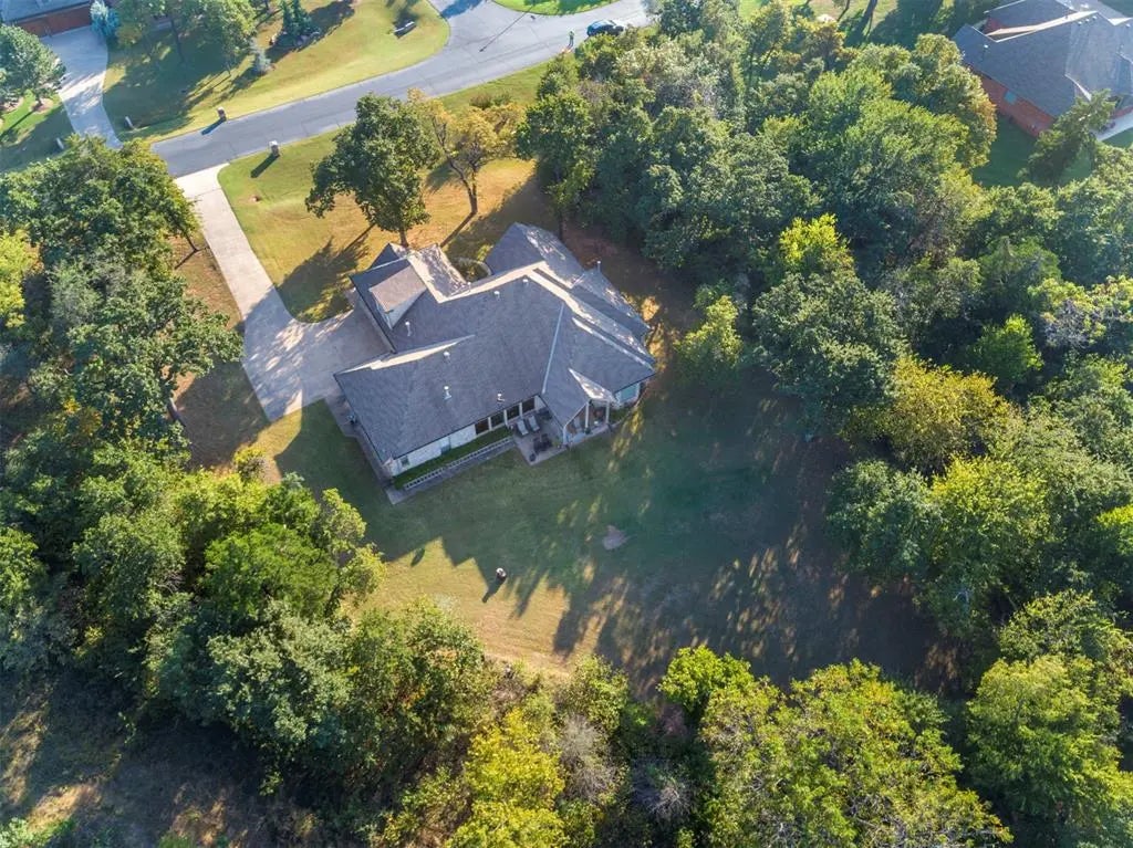 2025 Arbor Valley Drive, Edmond