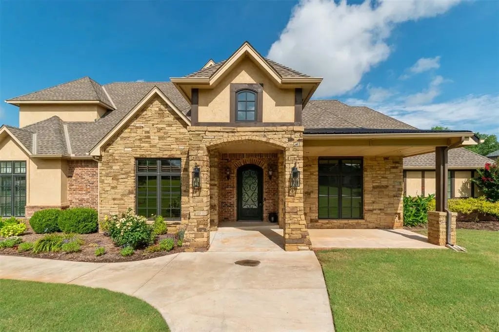 Residential Real Estate for Sale located in the neighborhood of Summit Lake Estates Sec 2, in the city of Edmond, OK