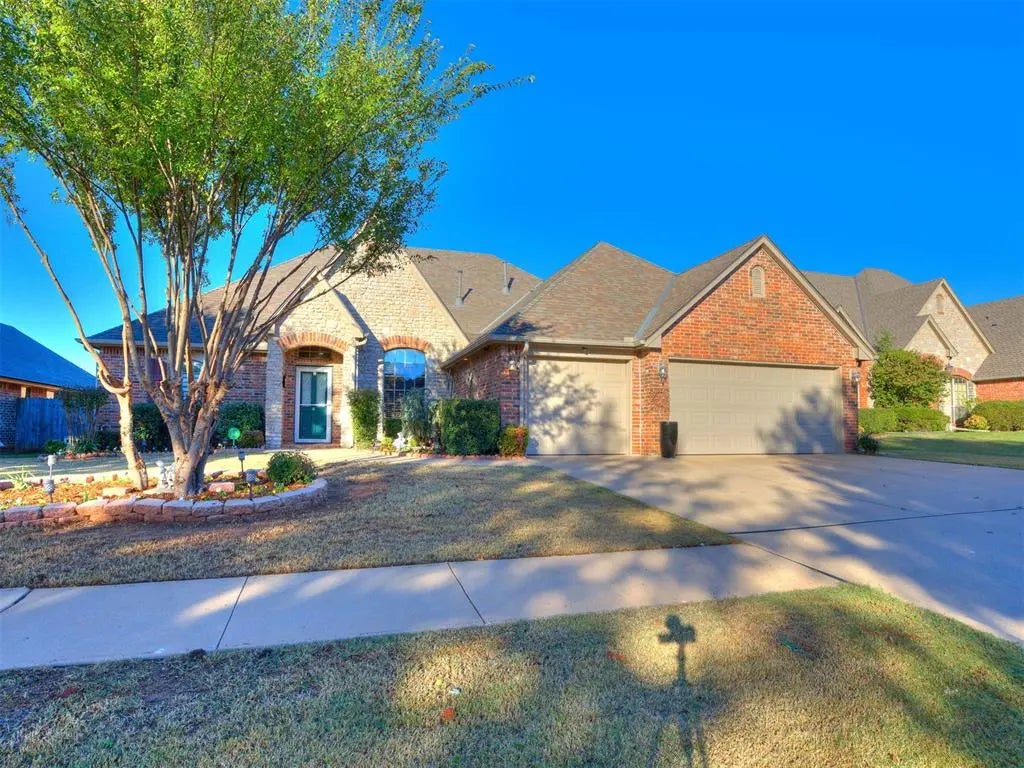 17101 Wales Green Avenue, Edmond