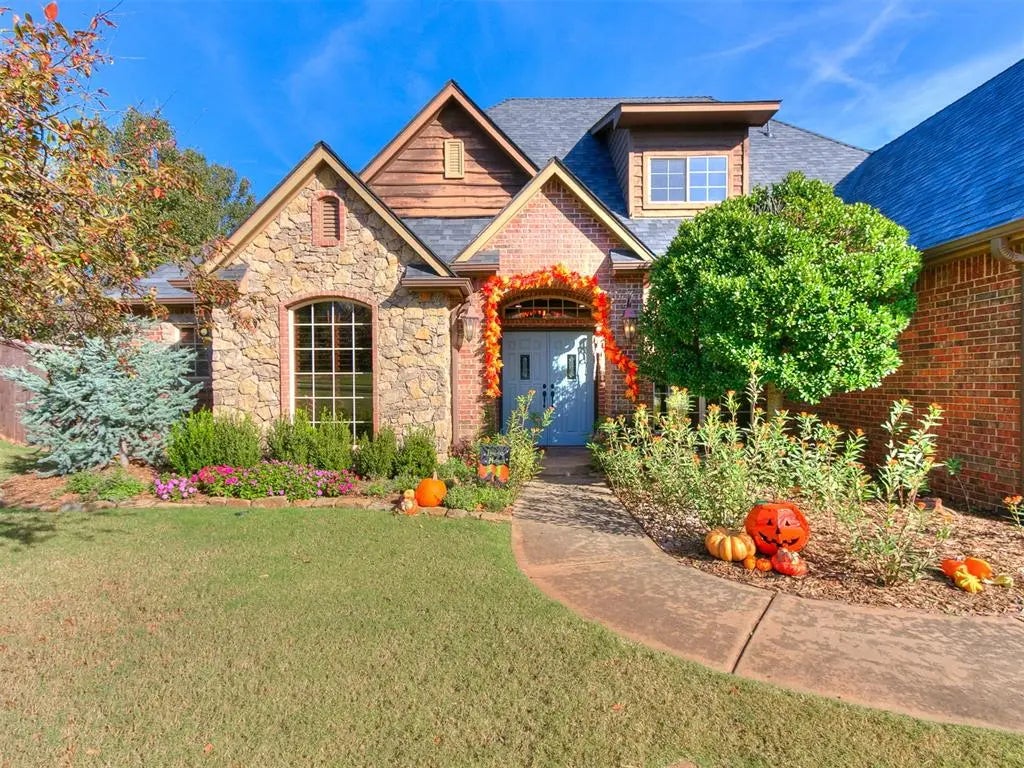 1433 Bay Bridge Court, Edmond