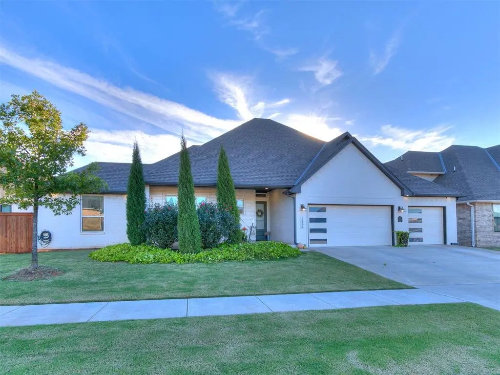 15809 Aparados Way, Edmond