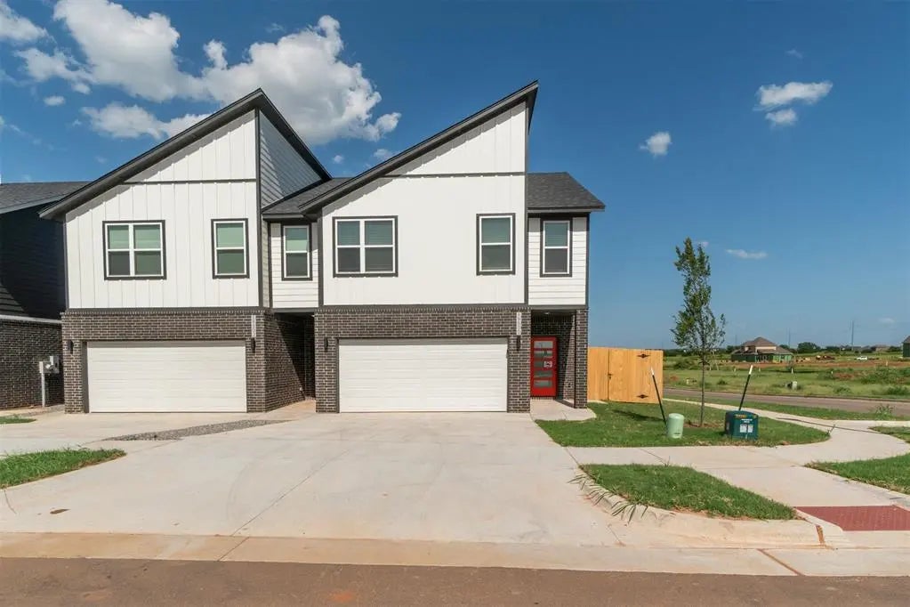 Edmond Homes for Sale in the neighborhood of COUNTRY COLONNADE PH II III & IV in the Zipcode of 73012