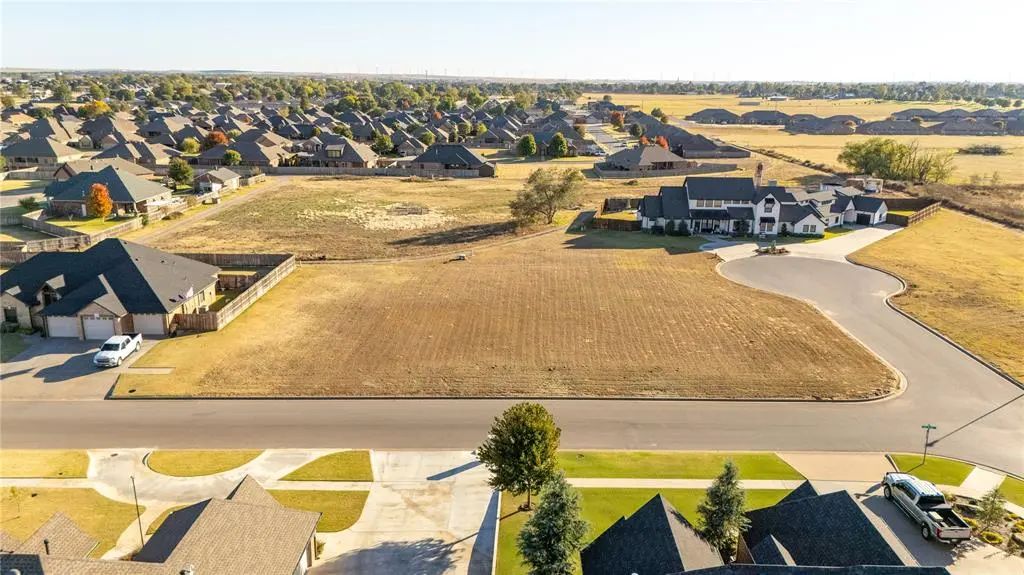 2000 Clubhouse Drive, Weatherford