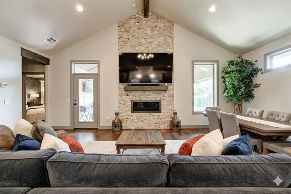 1249 Chelham Lane, Edmond