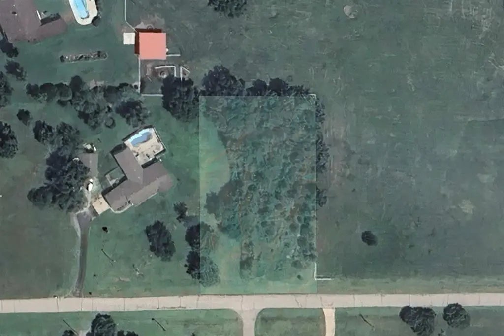 Ponca City Homes for Sale in the neighborhood of 6440-00-000-003-0-001-00 - LONGWOOD-LAKEVIEW SUB T in the Zipcode of 74604