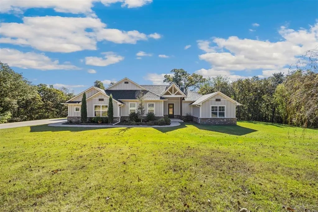 Residential Real Estate for Sale located in the neighborhood of Hummingbird Estate, in the city of Edmond, OK