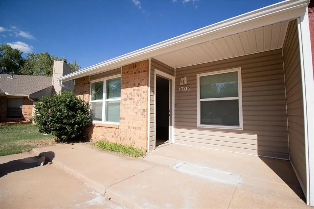 1305 Glen Oaks Court, Norman, OK, 73071 - Glen Oaks Twnhs - 1200051, Residential