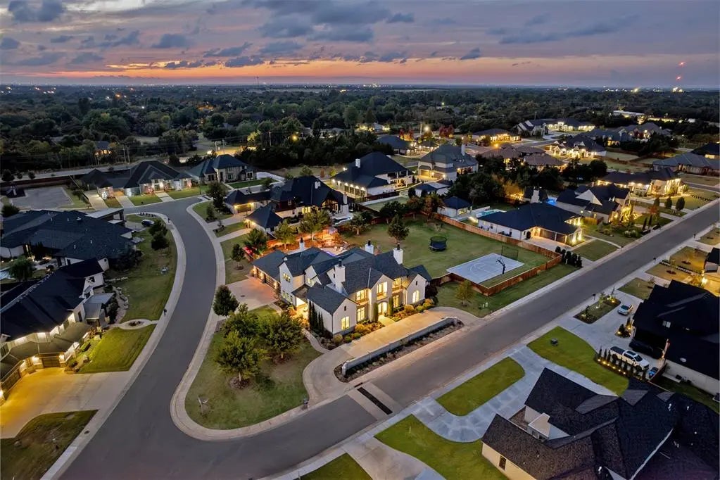 5001 Water Oak Way, Edmond