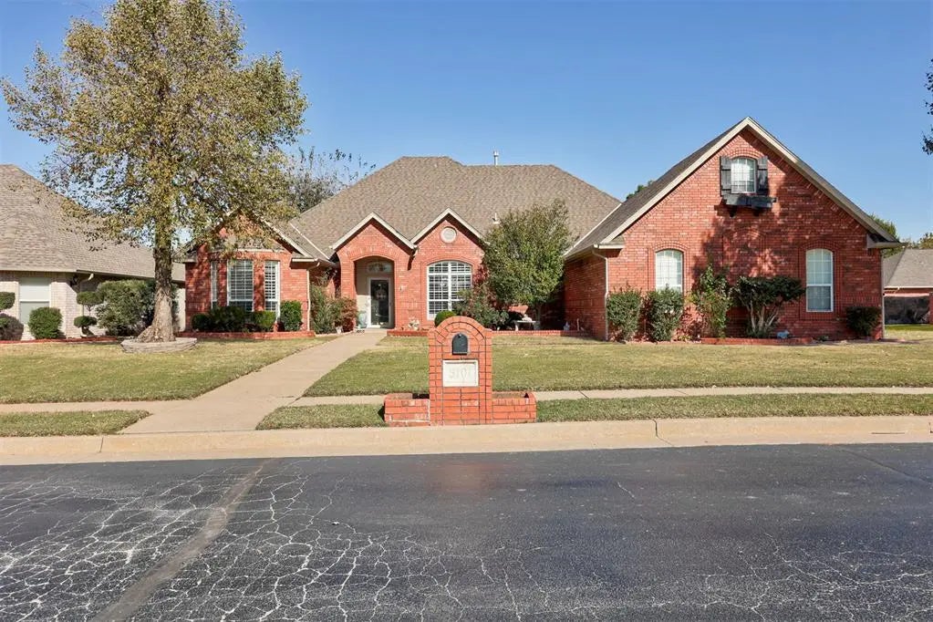 Oklahoma City Real Estate - MLS # 1200483, Residential real estate for Sale in Vinehaven 3, MLS Listings # 1200483