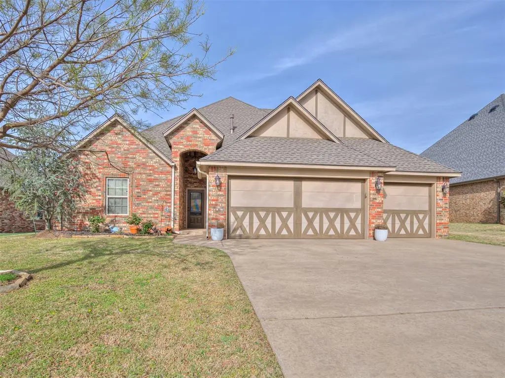 Residential Real Estate for Sale located in the neighborhood of Regency Pointe, in the city of Edmond, OK