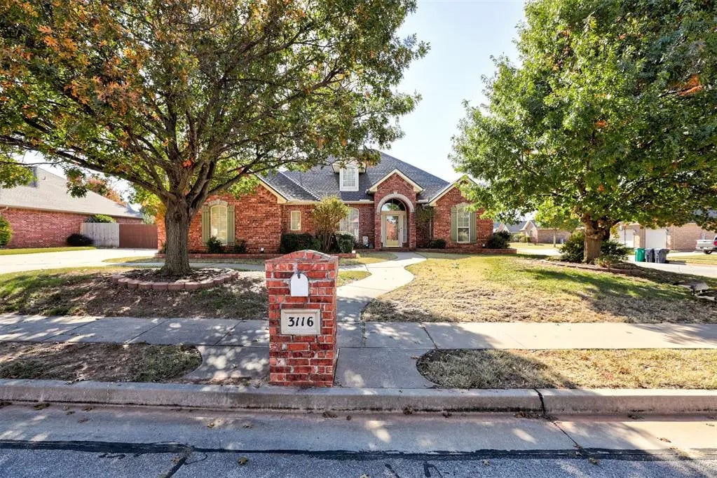 Residential Real Estate for Sale located in the neighborhood of Lake Ridge 3, in the city of Oklahoma City, OK
