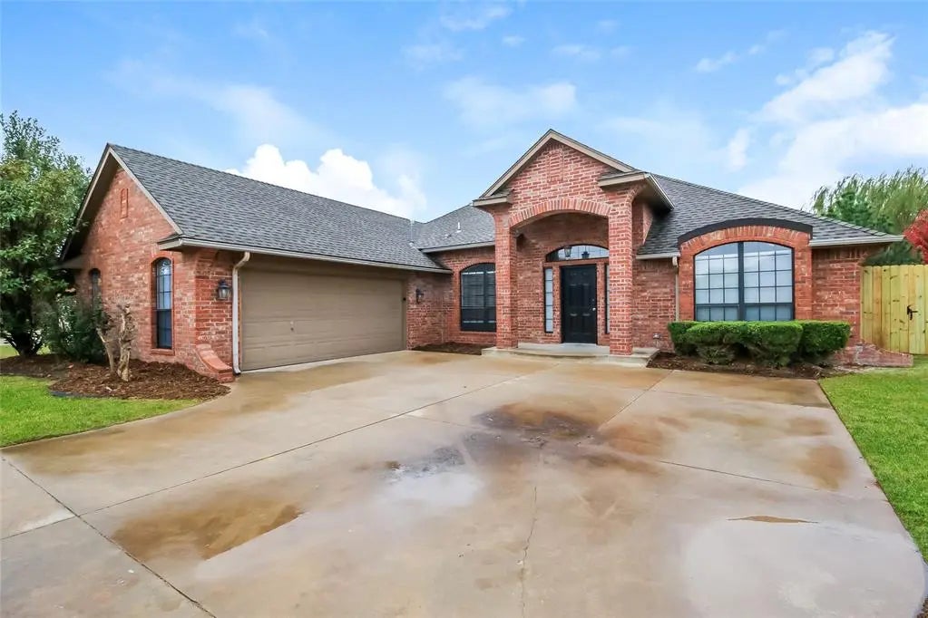 1632 Hollowbrook, Edmond