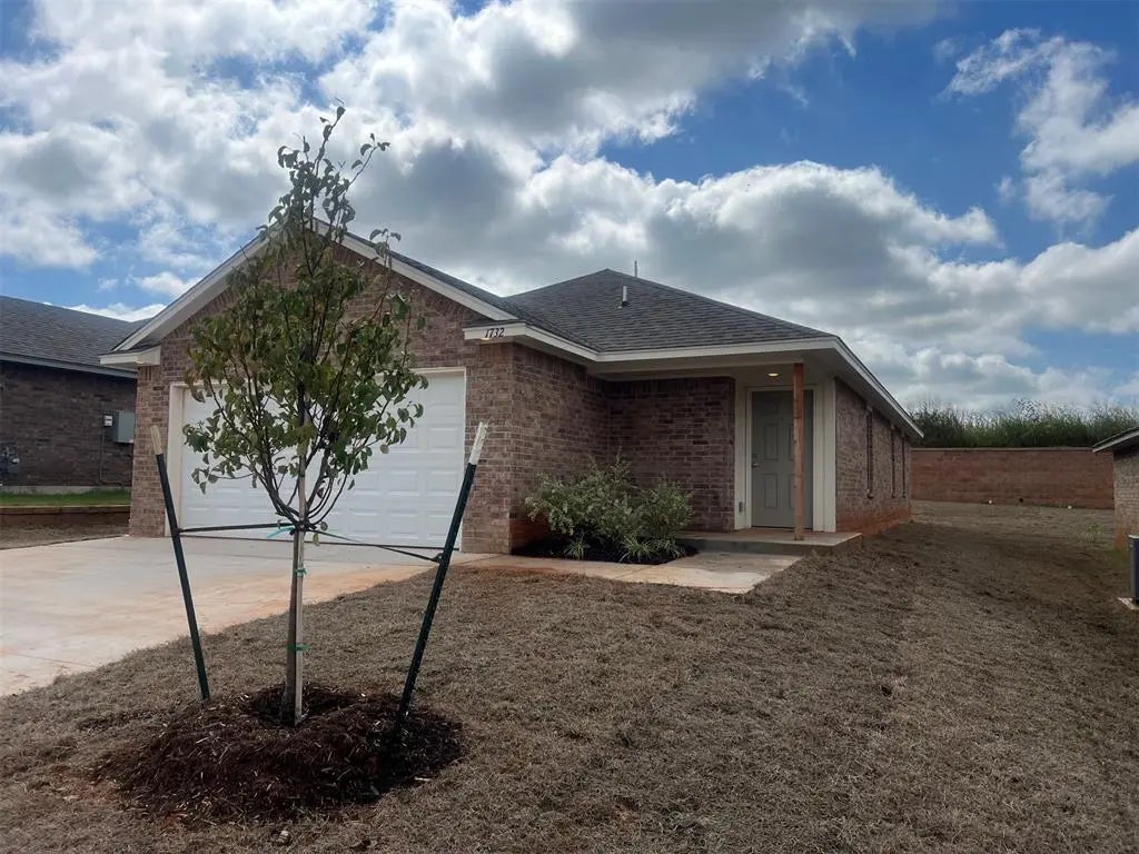 Residential Real Estate for Sale located in the neighborhood of Lake View, in the city of Newcastle, OK