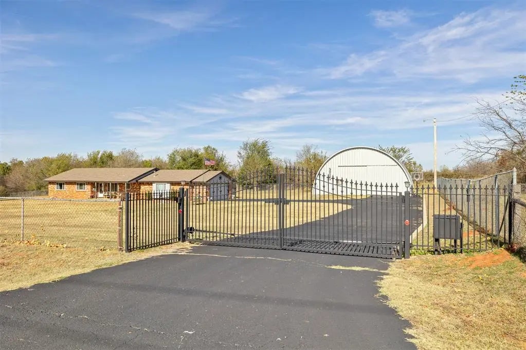 Residential Real Estate for Sale located in the neighborhood of unplatted, in the city of Newcastle, OK