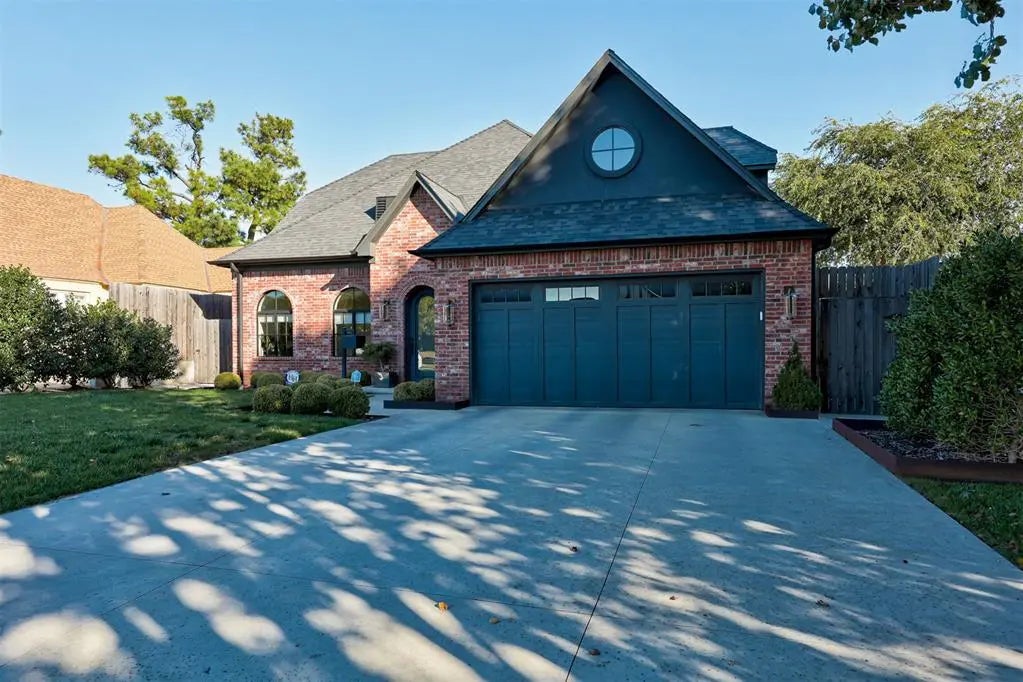 Residential Real Estate for Sale located in the neighborhood of Nichols Hills Add, in the city of Nichols Hills, OK