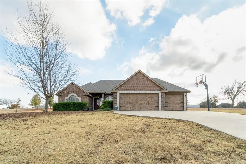 Residential Real Estate for Sale located in the neighborhood of Country Creek, in the city of Blanchard, OK