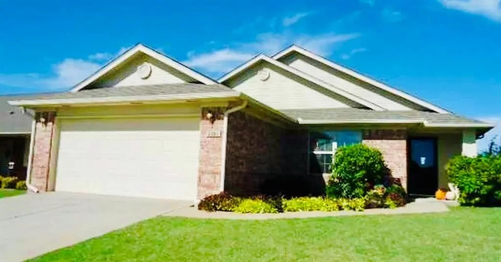 Homes for Sale located at 3201 Sw 103rd Street, in the city of Oklahoma City, OK 73159