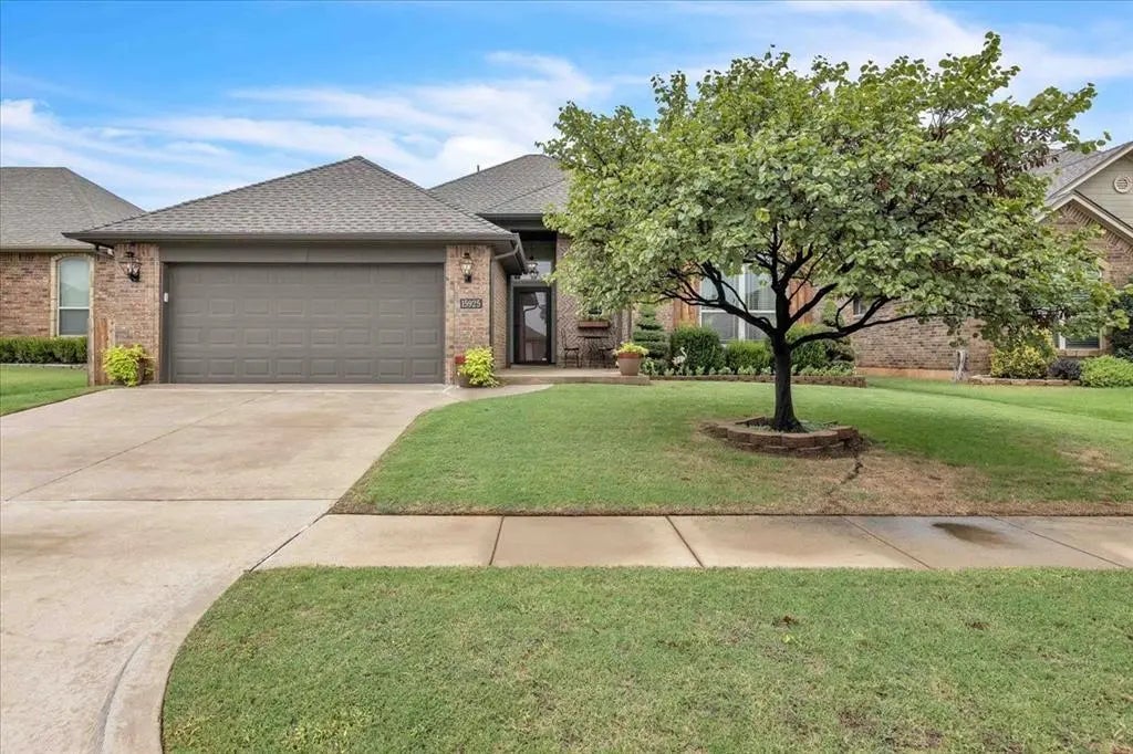 Residential Real Estate for Sale located in the neighborhood of Deer Creek Park, in the city of Edmond, OK