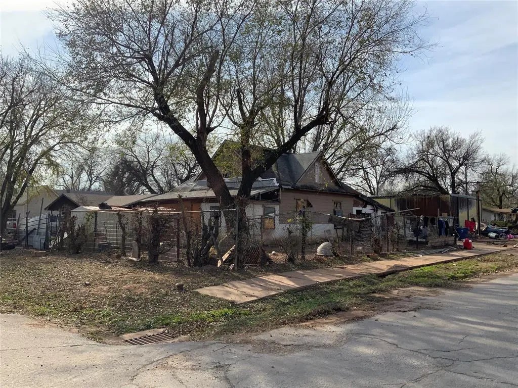 627 N 10th Street, Chickasha