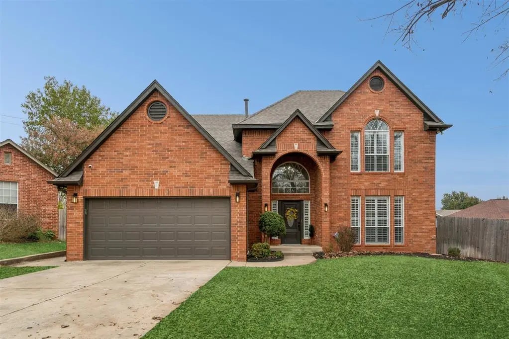 Residential Real Estate for Sale located in the neighborhood of Rock Hollow To Edmond, in the city of Edmond, OK