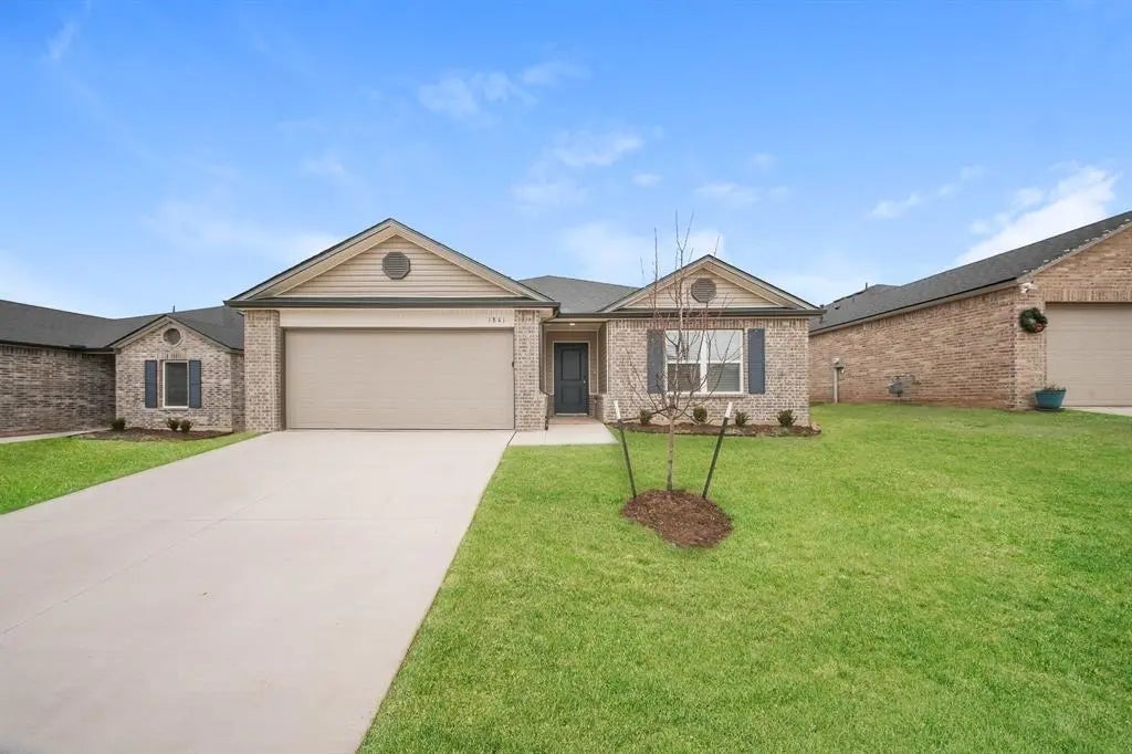 Residential Lease Real Estate for Sale located in the neighborhood of Covell Ranch, in the city of Edmond, OK