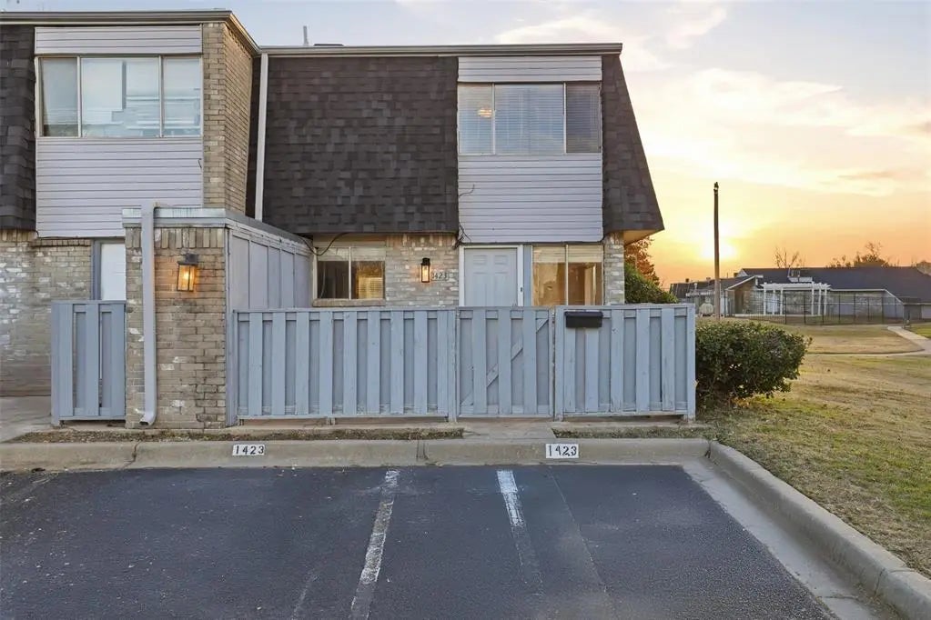 Residential Real Estate for Sale located in the neighborhood of Triad East Pud, in the city of Norman, OK