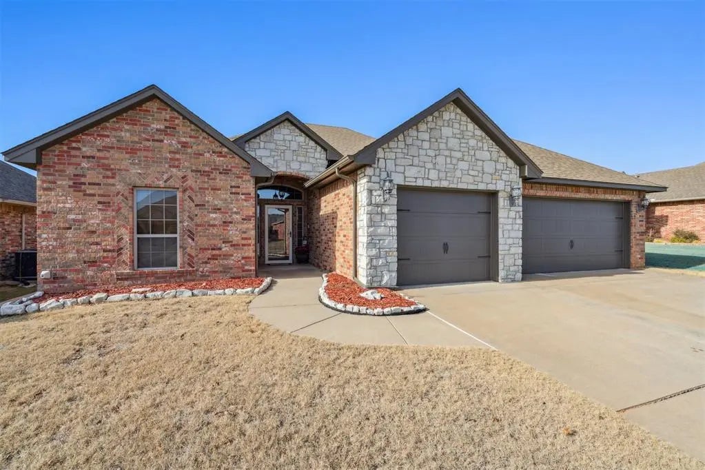 Residential Real Estate for Sale located in the neighborhood of Monterey, in the city of Norman, OK