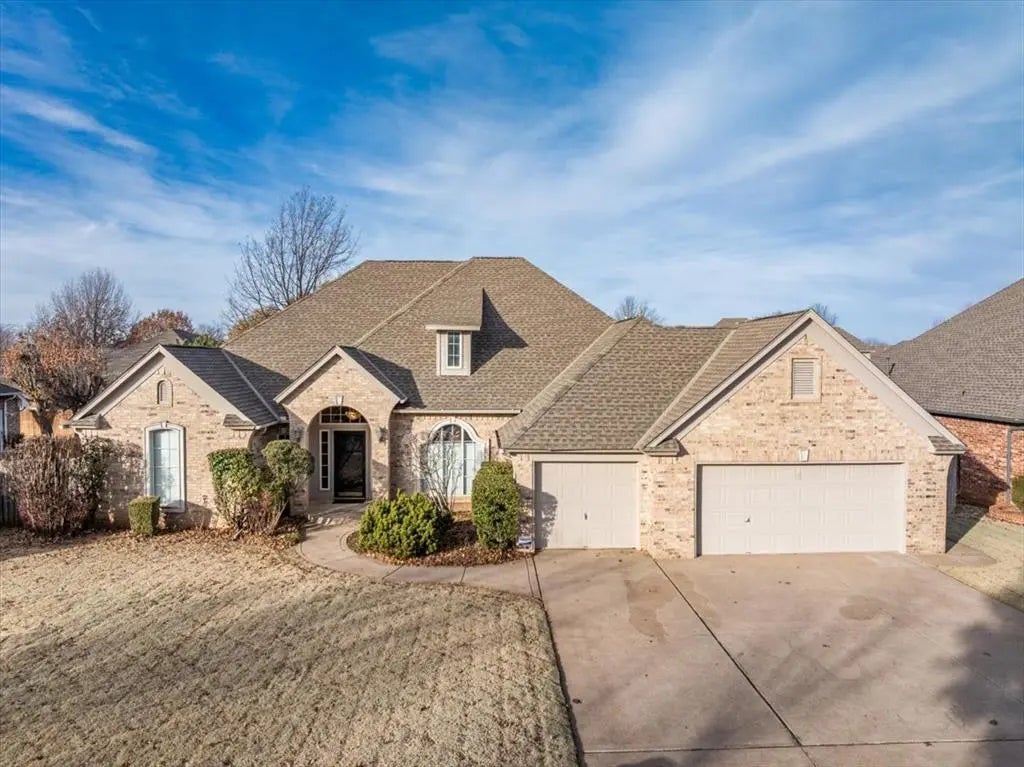 Residential Real Estate for Sale located in the neighborhood of Lake Ridge 1, in the city of Oklahoma City, OK