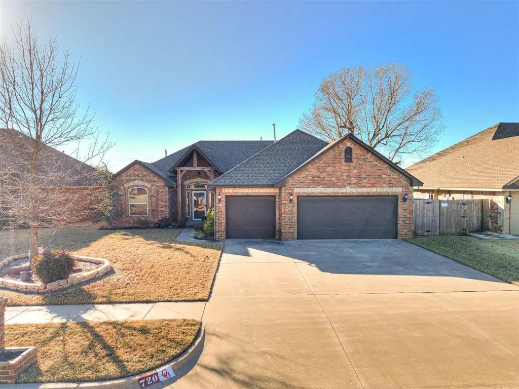 Residential Real Estate for Sale located in the neighborhood of Lake Woods 1, in the city of Moore, OK
