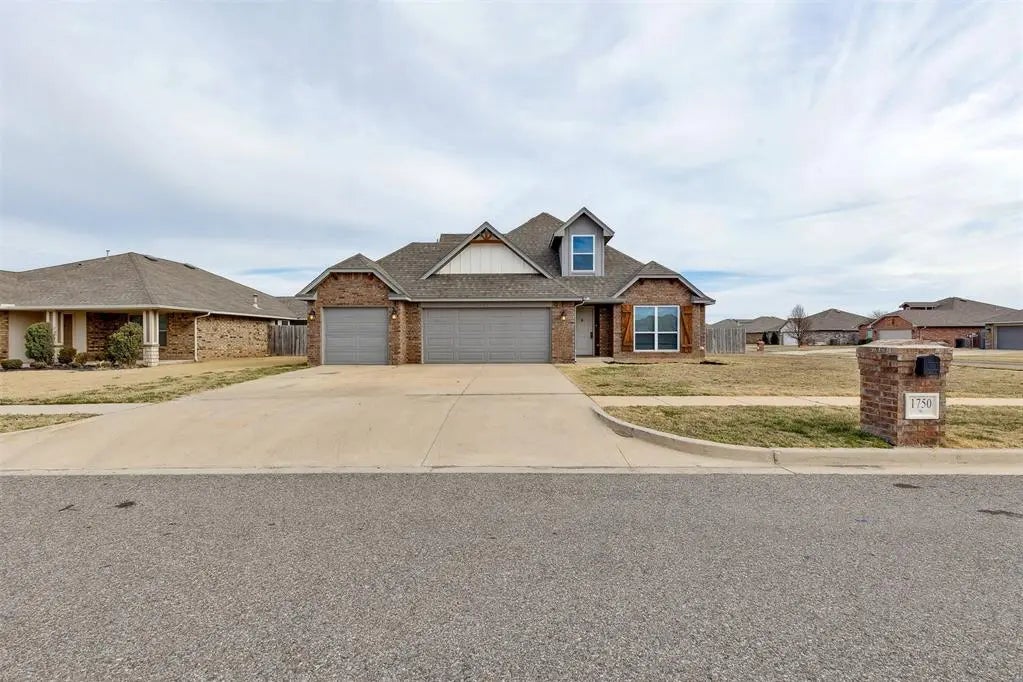 Residential Real Estate for Sale located in the neighborhood of Farmington Add Sec 2, in the city of Newcastle, OK