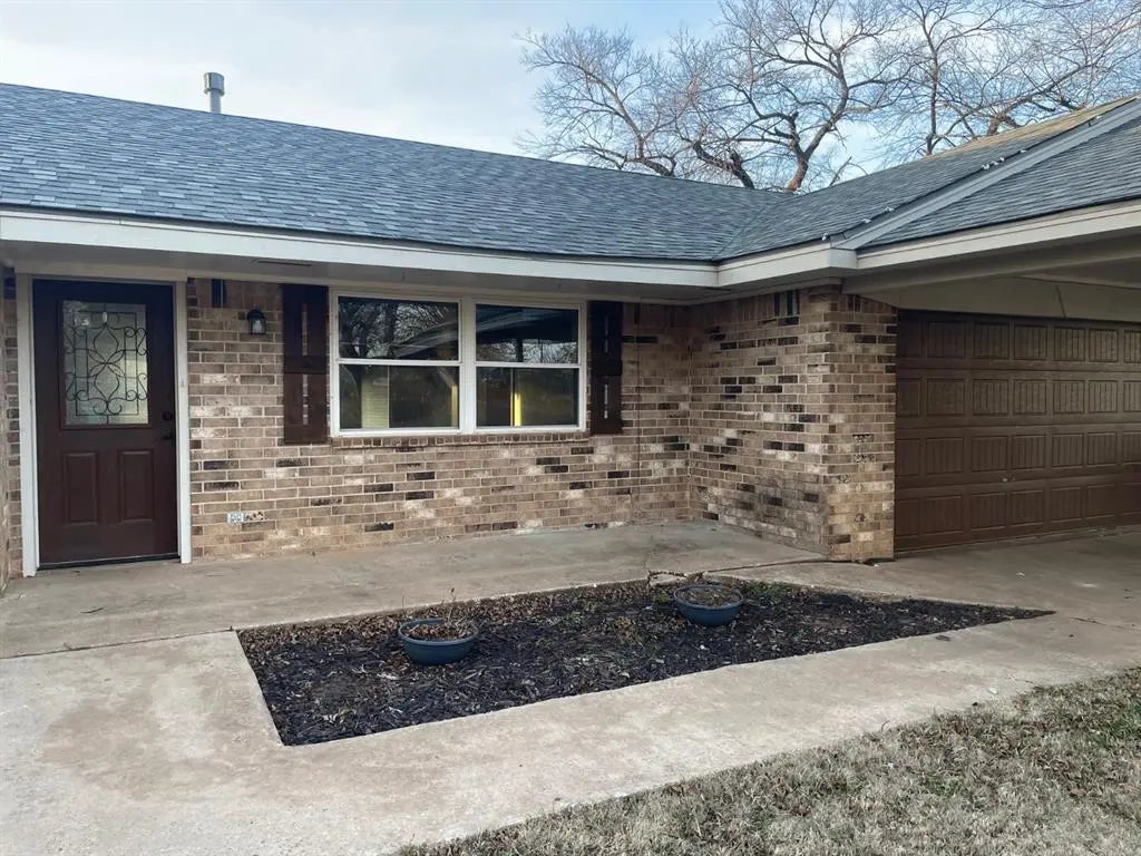 Residential Real Estate for Sale located in the neighborhood of 5-6-1W .24 AC PRT N/2 SW/4 BEG N631.14` AND W10` S, in the city of Lexington, OK