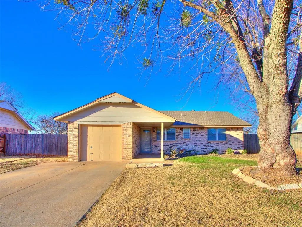 Residential Real Estate for Sale located in the neighborhood of Mashburns Gld Medal, in the city of Moore, OK