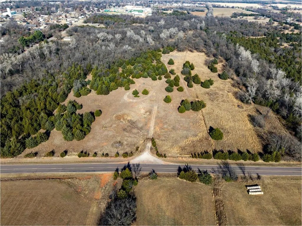 E Wilshire Boulevard, Jones