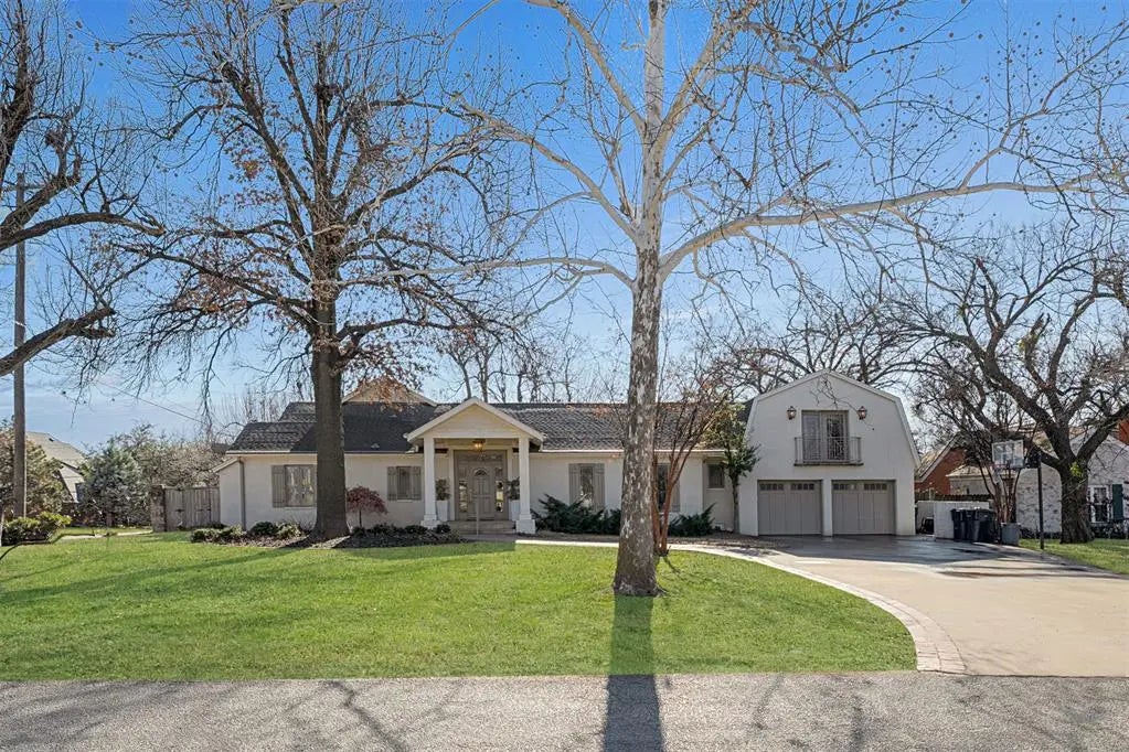 Homes for Sale located at 2600 Somerset Place, in the city of Oklahoma City, OK 73116