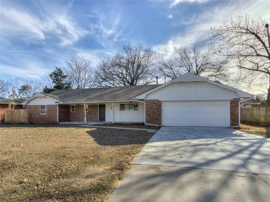 Residential Real Estate for Sale at 734 Mccall Drive in the city of Norman by MLS #1208441