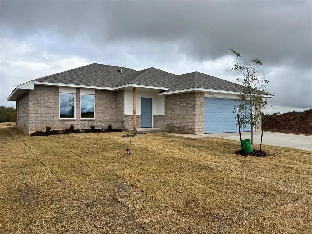 Residential Real Estate for Sale located in the neighborhood of Lake View, in the city of Newcastle, OK