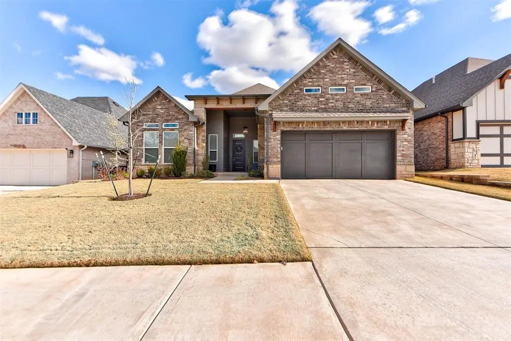 Residential Real Estate for Sale located in the neighborhood of Lakes/Cross Timbers Ph 1, in the city of Edmond, OK