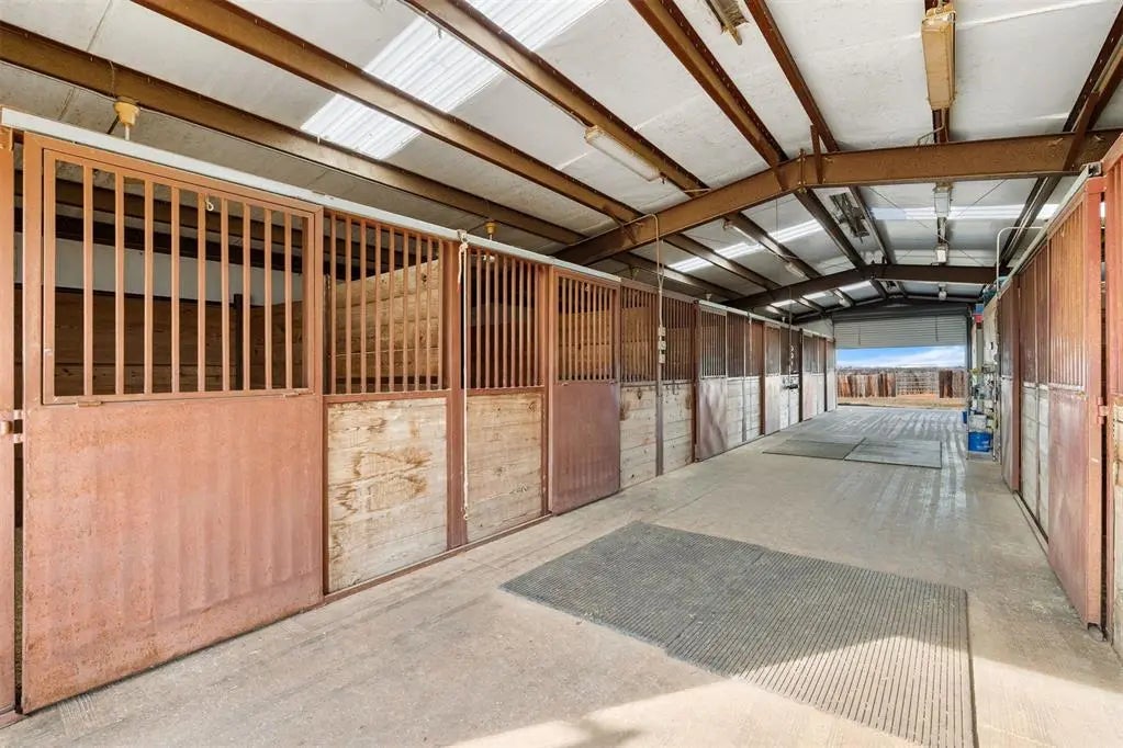 Residential Real Estate for Sale located in the neighborhood of Horse Farm, in the city of Blanchard, OK