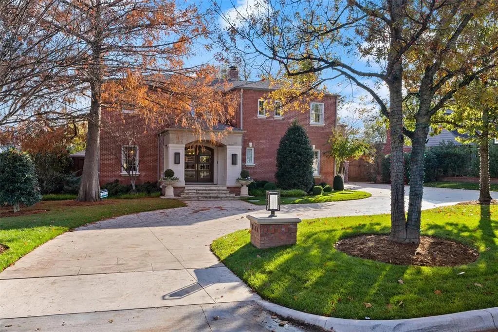 1202 Larchmont Lane, Nichols Hills, OK, 73116 For Sale