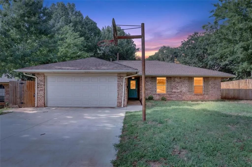 1015 Crown Drive, Edmond