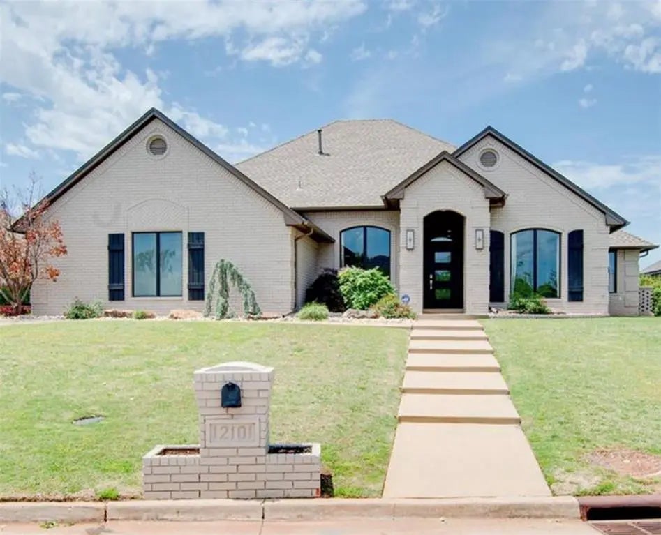 MLS Number 1209664 in the city of Oklahoma City Homes for Sale by Quail Cr Sec 39 Blks 91-94, the zipcode of 73120
