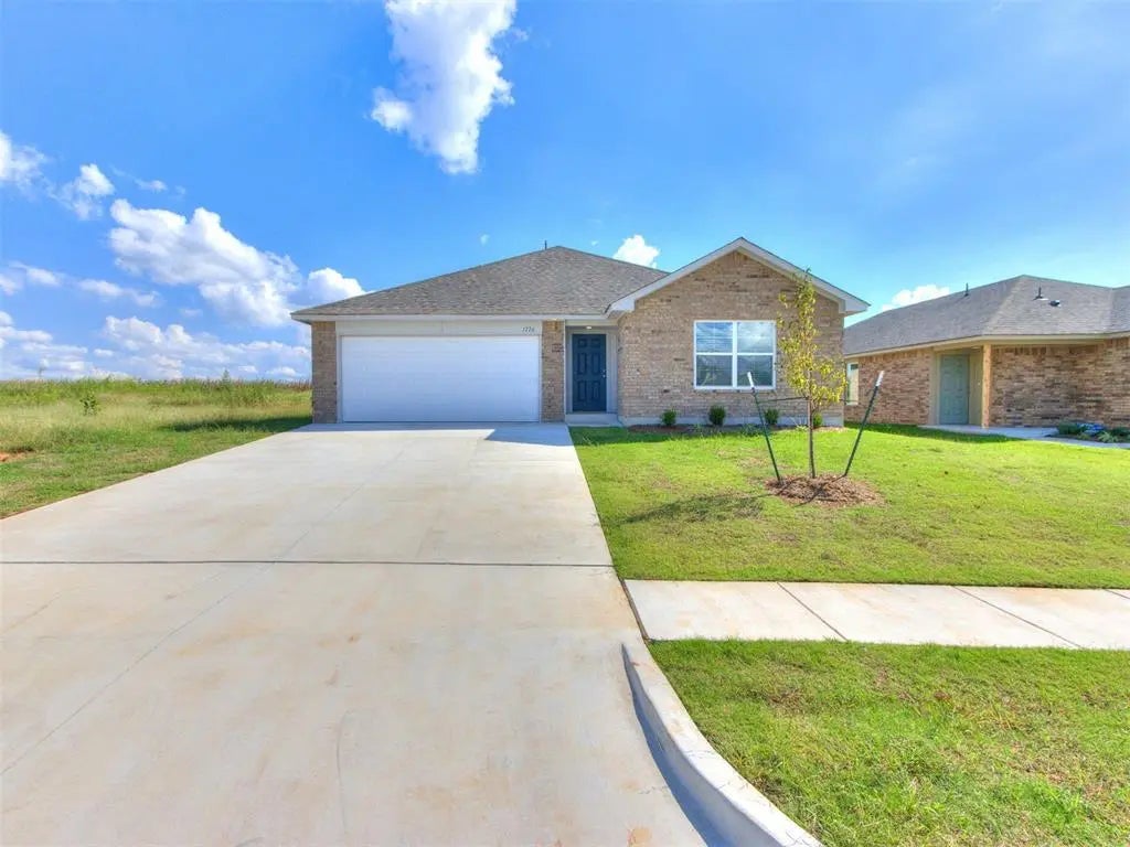 Residential Real Estate for Sale located in the neighborhood of Lake View, in the city of Newcastle, OK