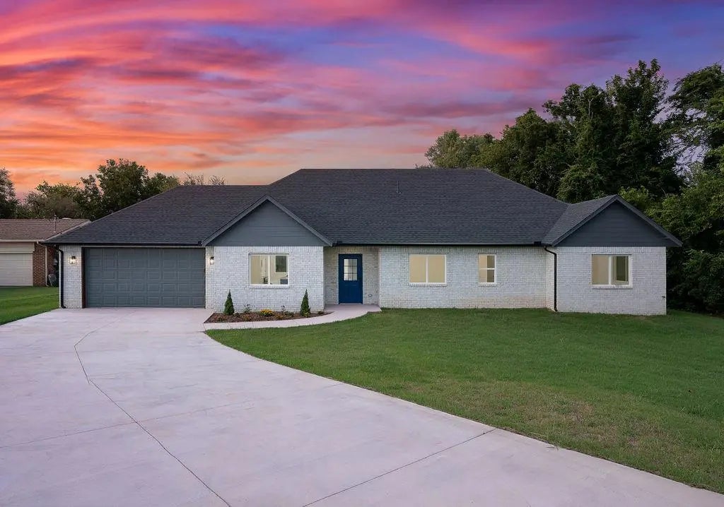 Residential Real Estate for Sale at 9717 Ne 10th Street in the city of Midwest City by MLS #1209906