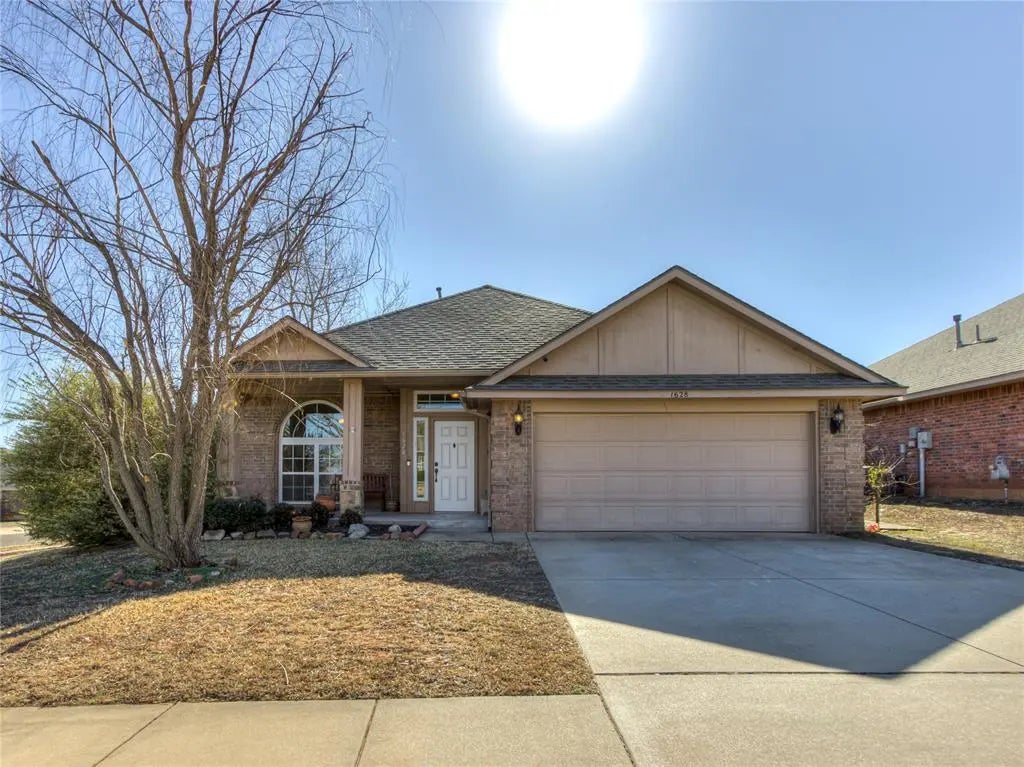 Residential Real Estate for Sale located in the neighborhood of Park Place 6, in the city of Norman, OK